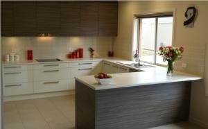 China Wood grain MFC kitchen cabinet wholesale
