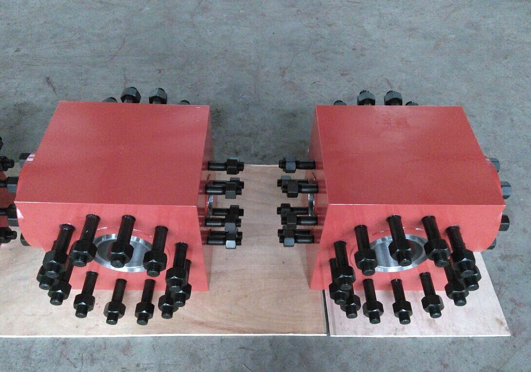 Forged Studded Crosses Wellhead Fittings Solid Block 2 1/16" 5000psi