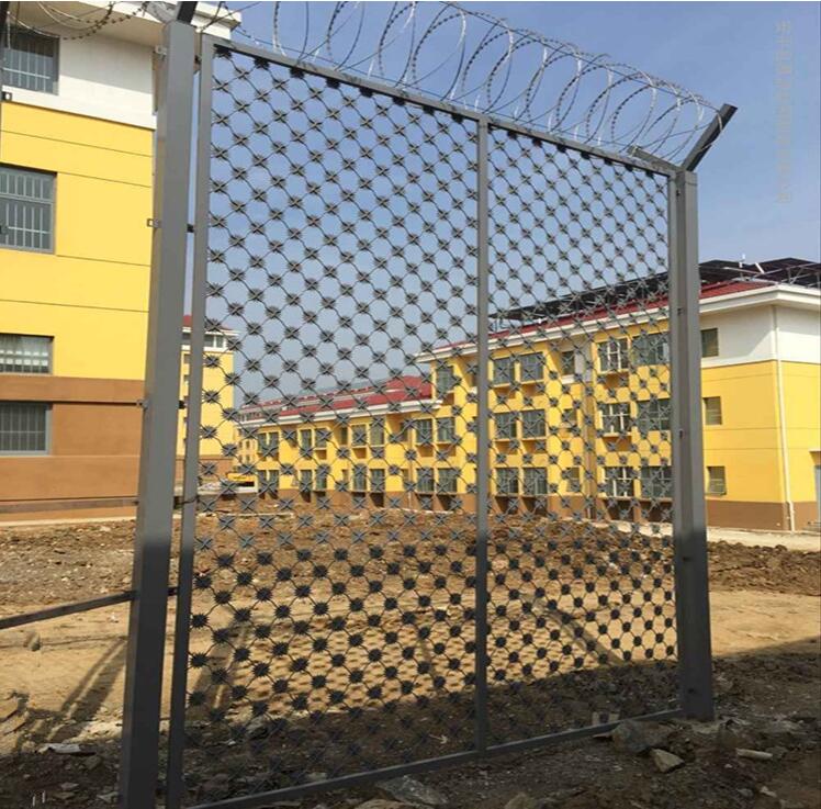 Coil Barbed Welded Razor Wire Mesh BTO 22 10mm Length For Highway