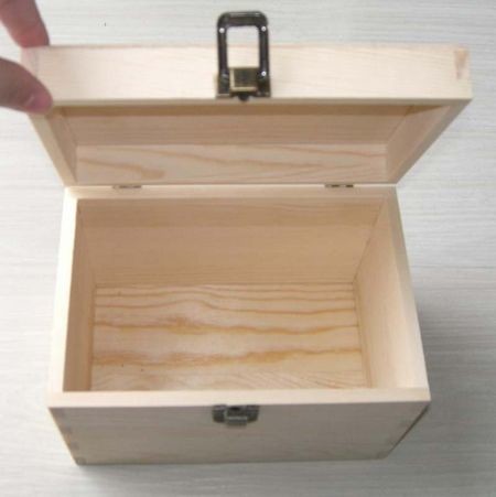 Quality Wooden gift box made in pine wood, hinged & clasp type, natural finish for sale