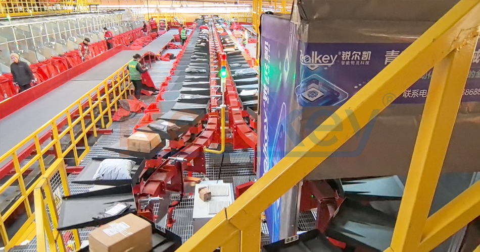 Fast Speed Tilt Tray Parcel Sorting Equipment Long Lifespan Design Easy To Upgrade