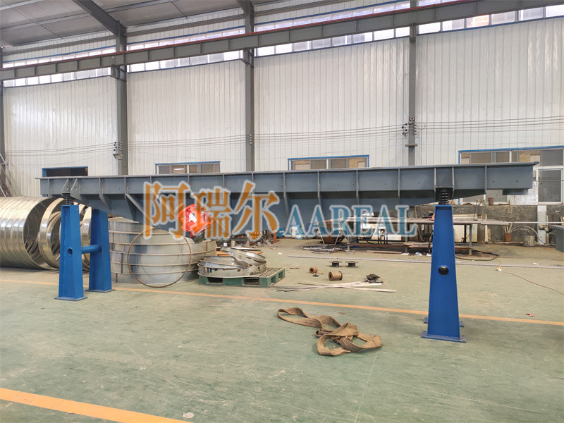 Long Distance Trough Type Vibratory Conveyor For High Temperature Furnace Burden High Titanium Slag Conveying