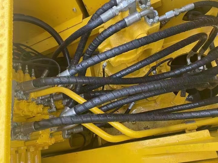 PC220 Used Komatsu Excavator 23 Tons 1 Cubic Meters For Any Construction Project