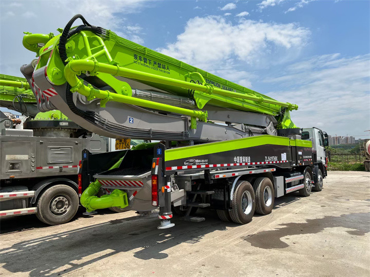 Mercedes Benz Used Concrete Trailer Pumps 32 MPa Custom Color