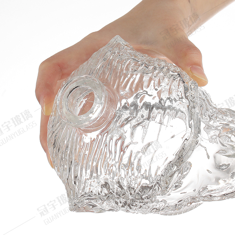 Provided Freely 350ml 500ml 25oz 750ml Luxurious Glass Wine Bottle with Cork Sealing Type