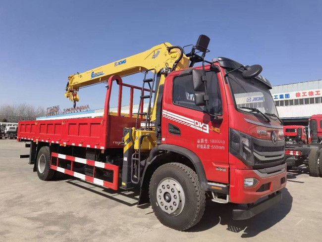 Versatile Shacman Chassis 60T Crane Truck With Changeover For Five-section Arm Working Conditions