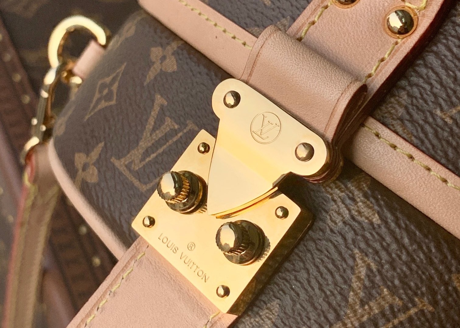 Ladies Leather 7.5cm Circular Push Lock Crossbody Bag With Mental Ornament
