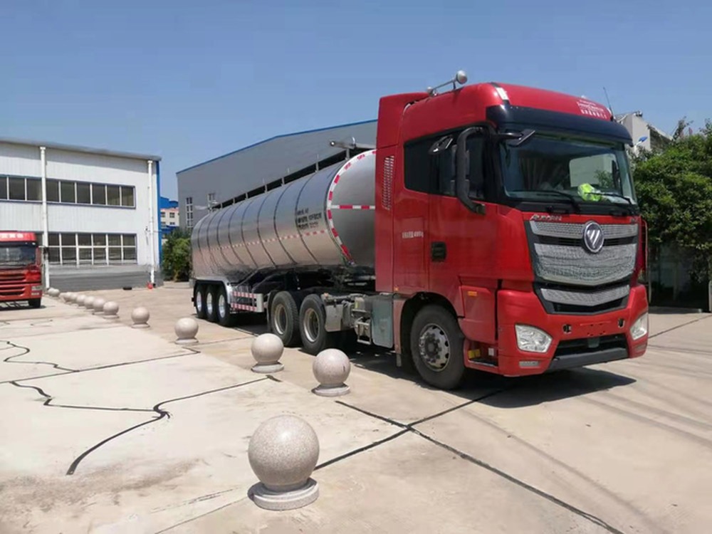 380V / 3PH/ 50HZ Refrigerated Large Milk Chiller Tank Truck for Milk Transportation