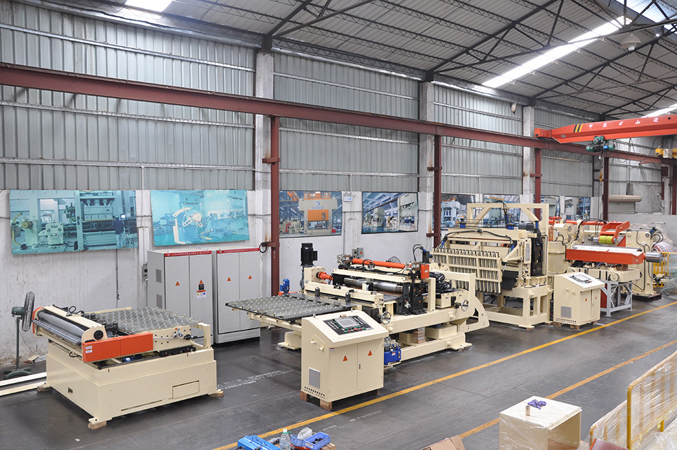 400mm Width Servo Roller Decoiler Straightener Feeder Sheet Metal Coil Process