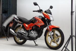 China Large Capacity Off Road Motorcycle Sport Comfortable Seat Crystal Front Head Light wholesale