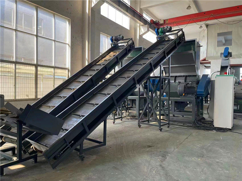 Waste Plastic Chain Conveyor Machine Belt System Rubber For Plastic Crusher Machine