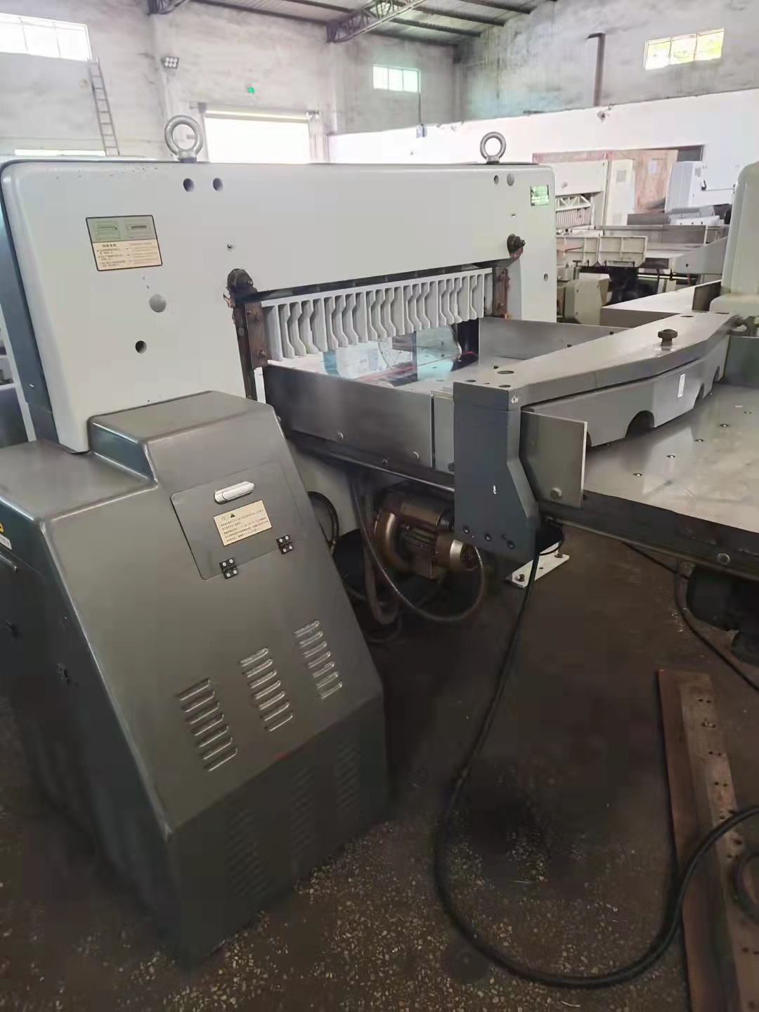 Printing Shops A4 Paper Cutting Machine 920mm Book Trimming Machine Paper Cutter