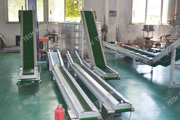 PVC Rough Top Ribbed Conveyor Belt For Express Clothing Industry Stainless Steel