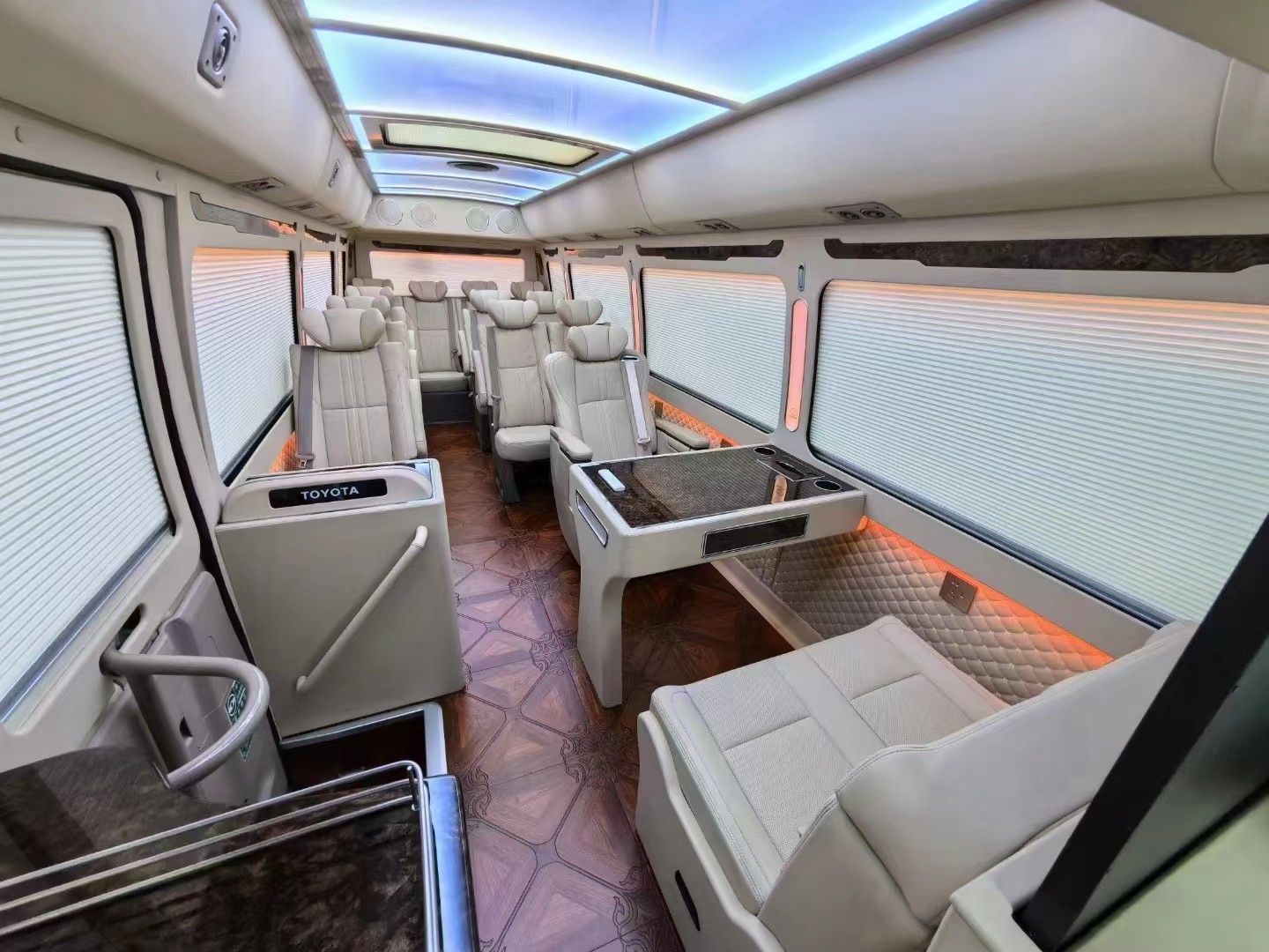Toyota Coaster 16-Seater Tourist Bus Business Reception Bus Gasoline 4×2 Manual Transmission