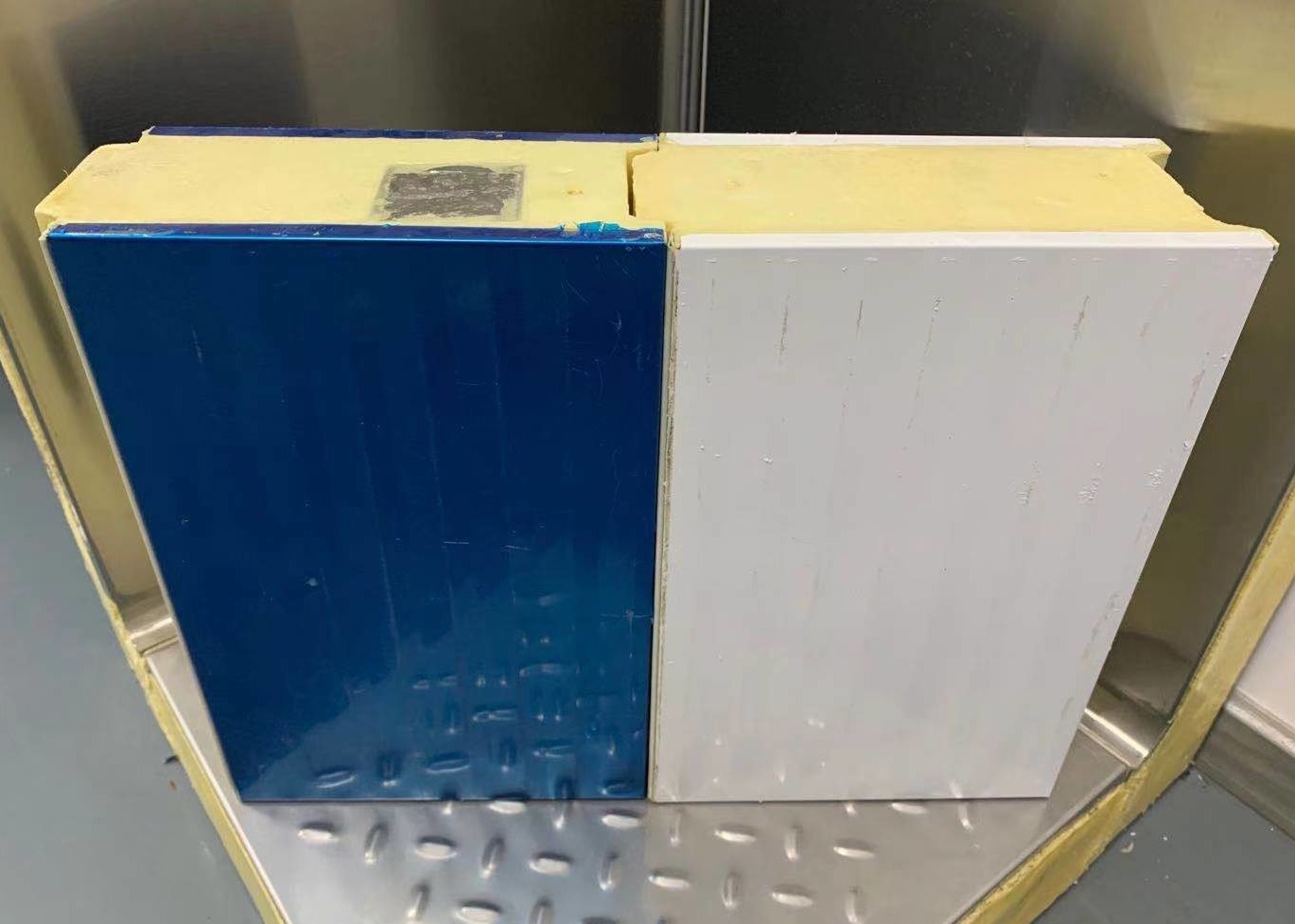 Colorbond Fabricated Polyurethane Insulation Panel 50mm 75mm Coldroom Parts