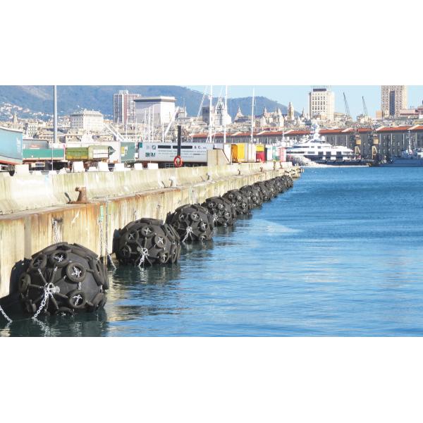 Japeanese fender Yokohama Floating Type Marine Pneumatic Rubber Fenderwith Chain and Tyre