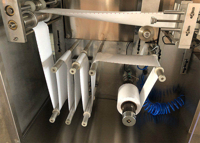 Small Dosage Plastic Bottle Filling And Sealing Machine Suit For Plant Nutrient Solution