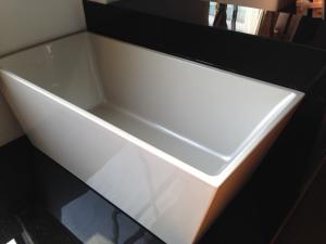China acrylic/ABS plain bathtub wholesale