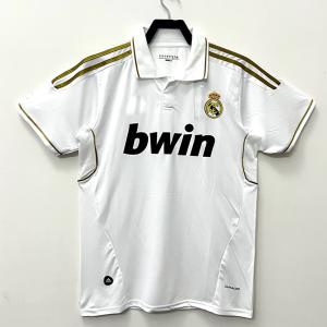 China Custom Retro Soccer Jerseys White Classic Football Shirt Wear Men'S wholesale