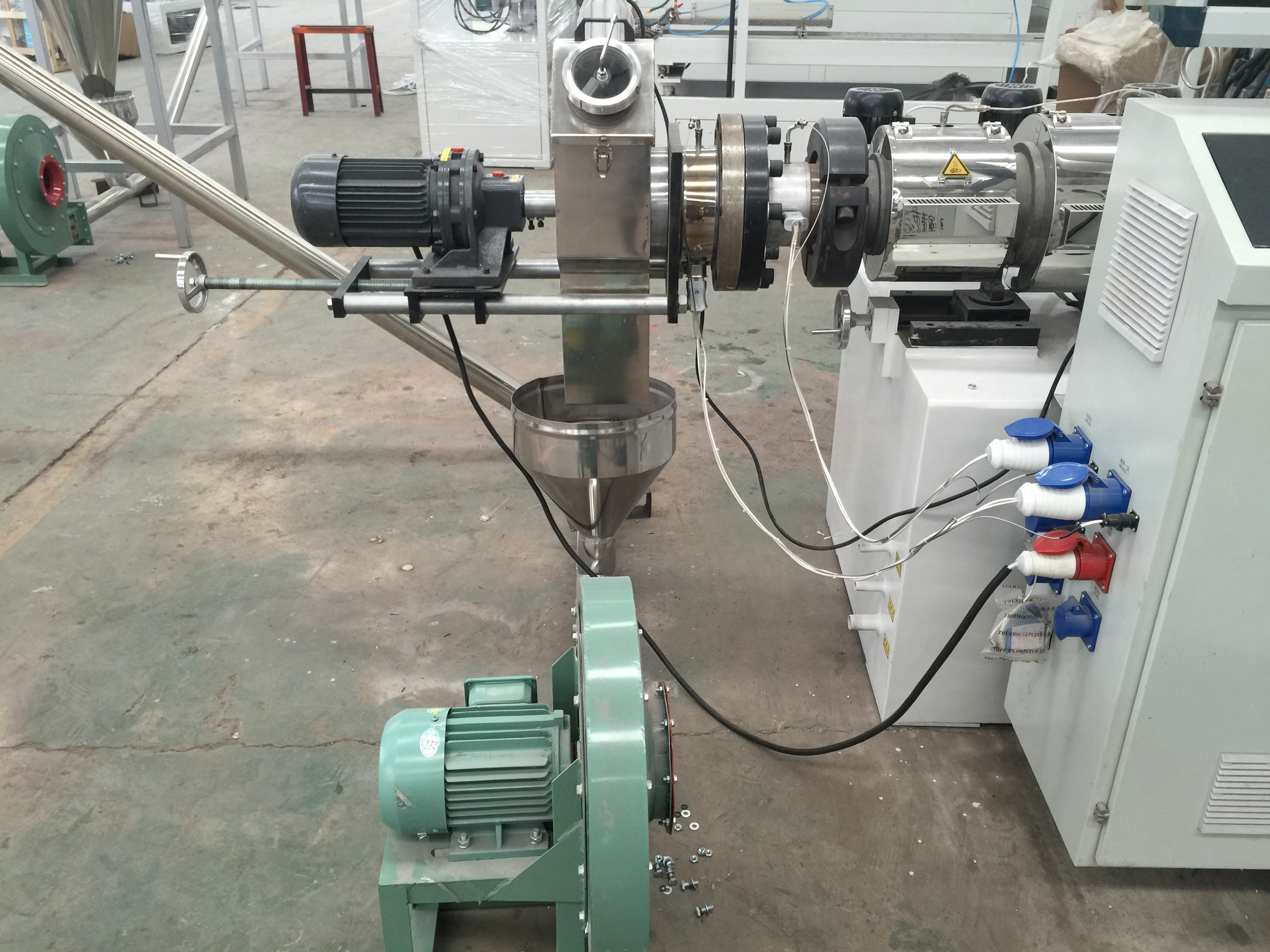 Waste Recycle PVC / PE / PET Plastic Pelletizing Machine With Vibrator System
