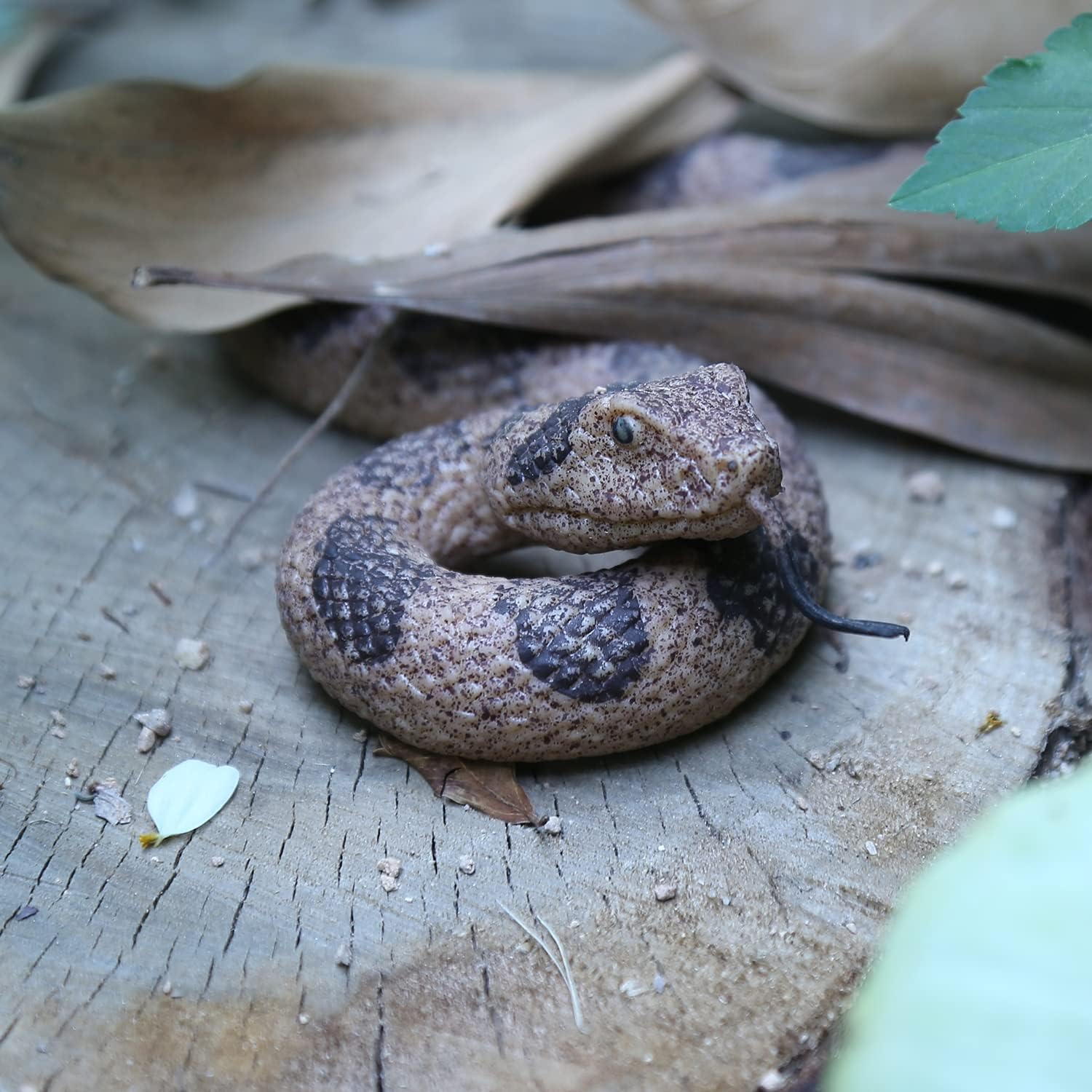 Toy Realistic Scary Snake Animal Doll Companion for Kids' Creepy Halloween Prank Props