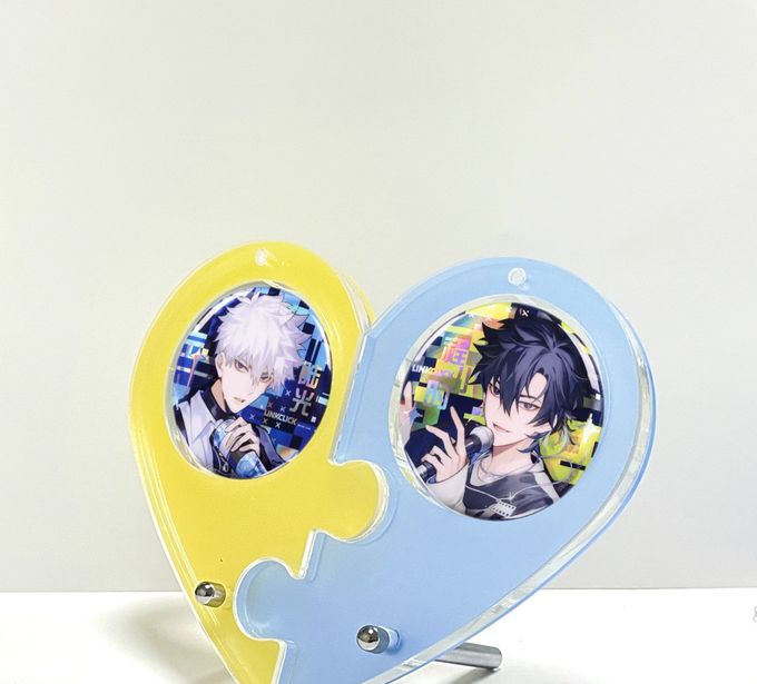Stylish Heat-shape Acrylic Cartoon Figure Badge Holder Plexiglas Holder for Badge Organization