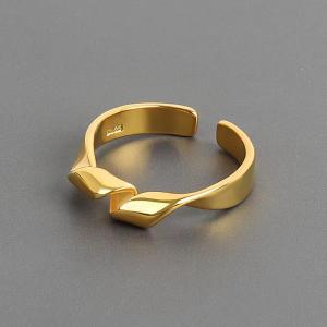 China 18K Gold Fancy Ladies Ring For Women Lightweight Multi Scene wholesale