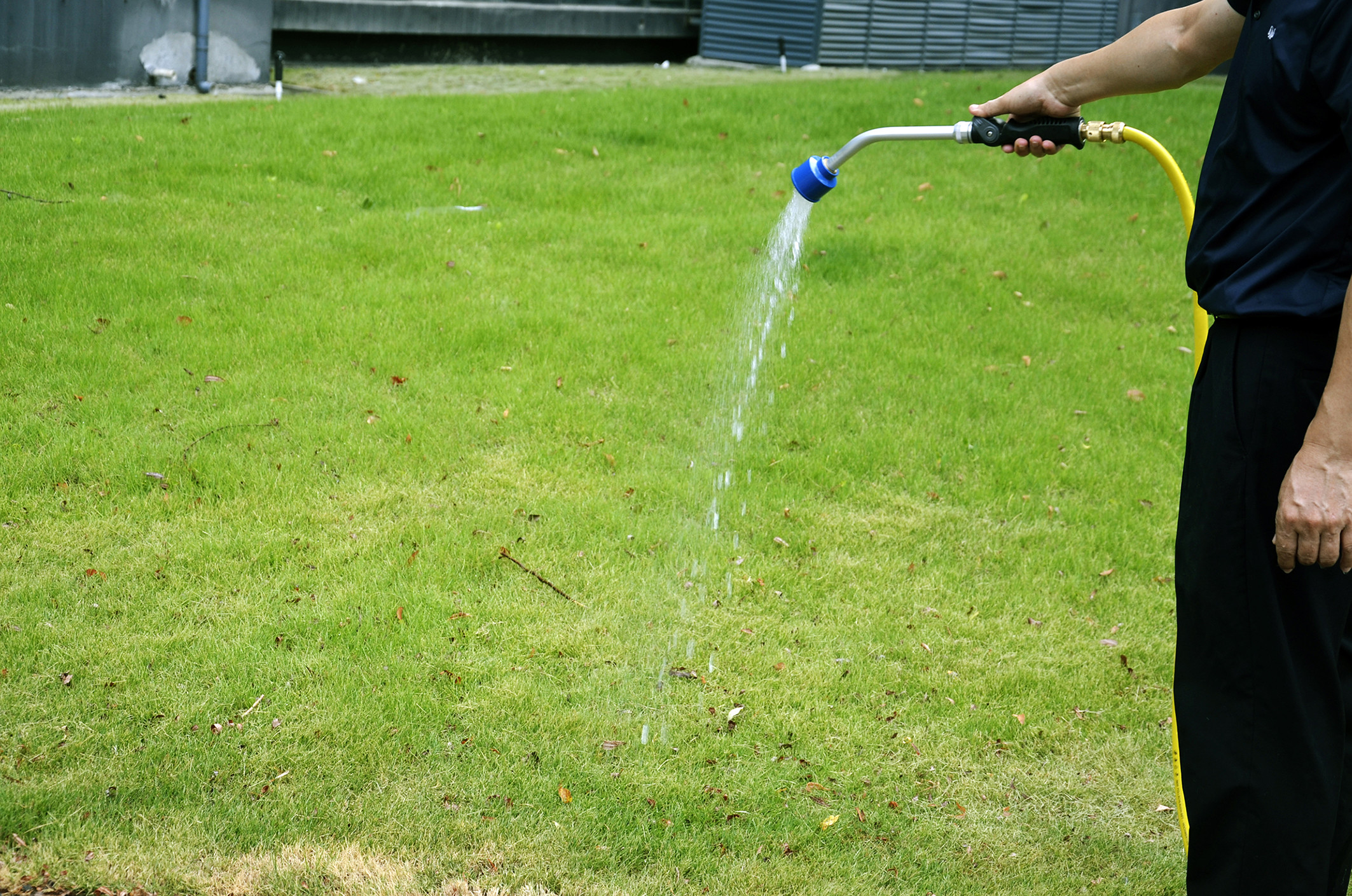 Thumb Control Metal Extended Soft-rain Sprayer