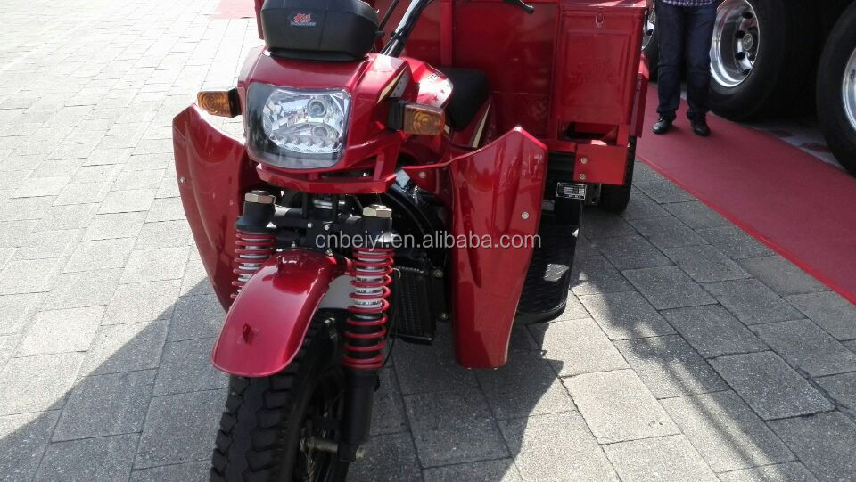 Heavy Duty Green Five Wheel Diesel Water Tank Tricycle with 50*100 Frame in Peru