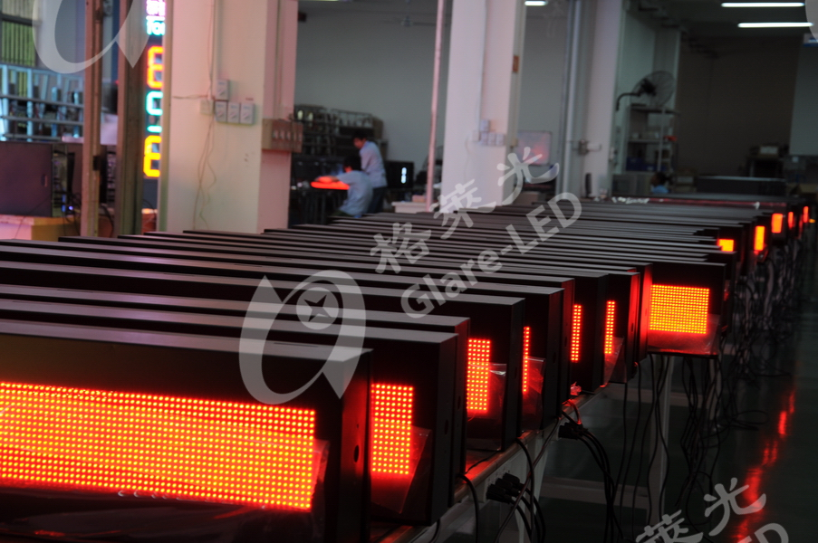 12 Bit Gray Level LED Advertising Display Screen For Traffic Trail Road Passenger