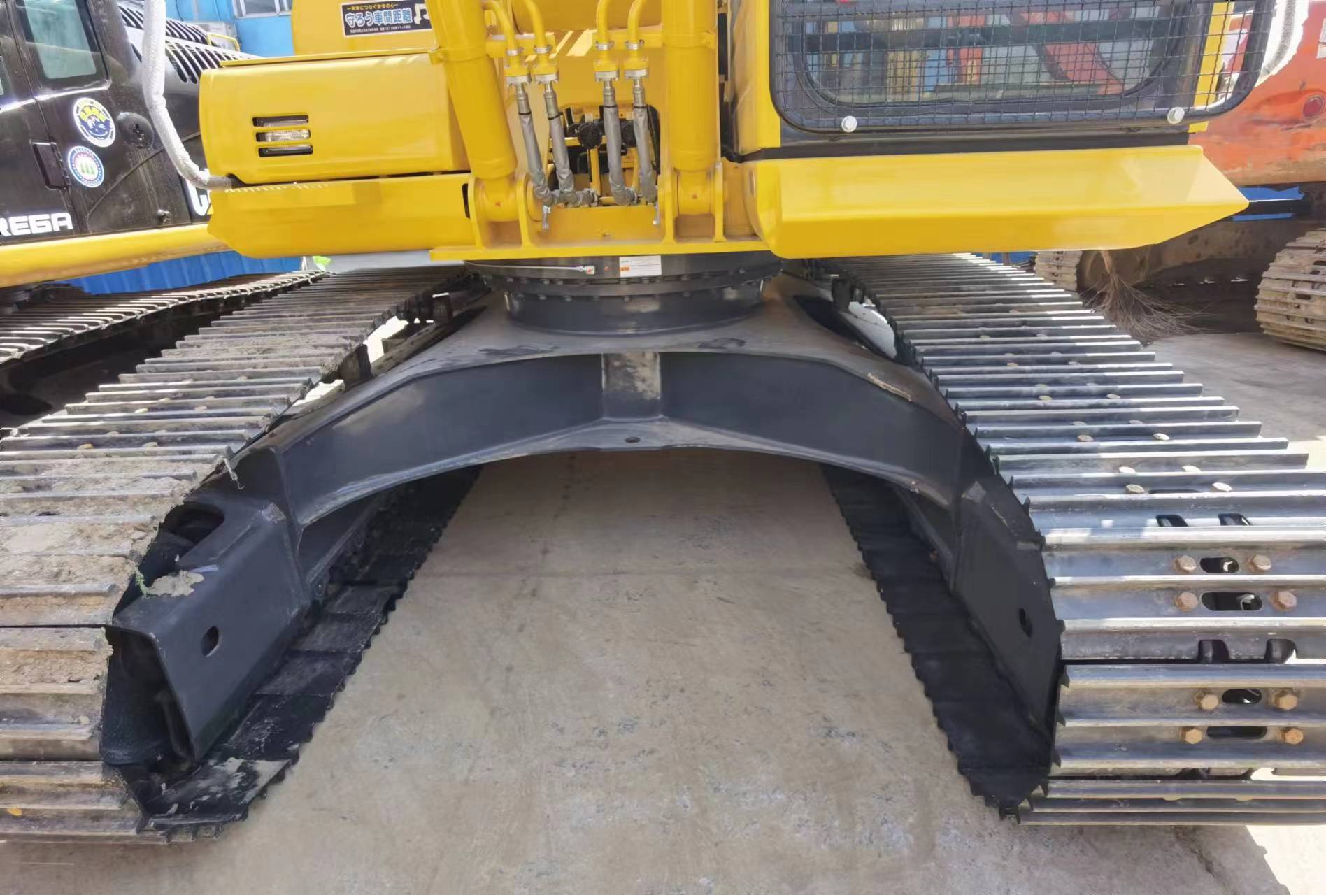 pc200-8 EXCAVATOR