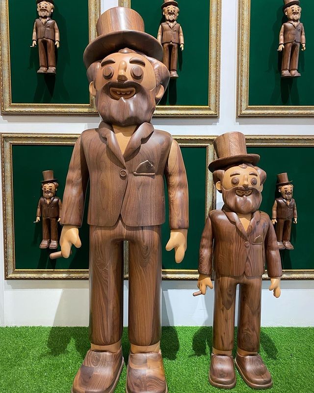 Smooth Surface Wooden Art Sculpture Exhibition For Gallery