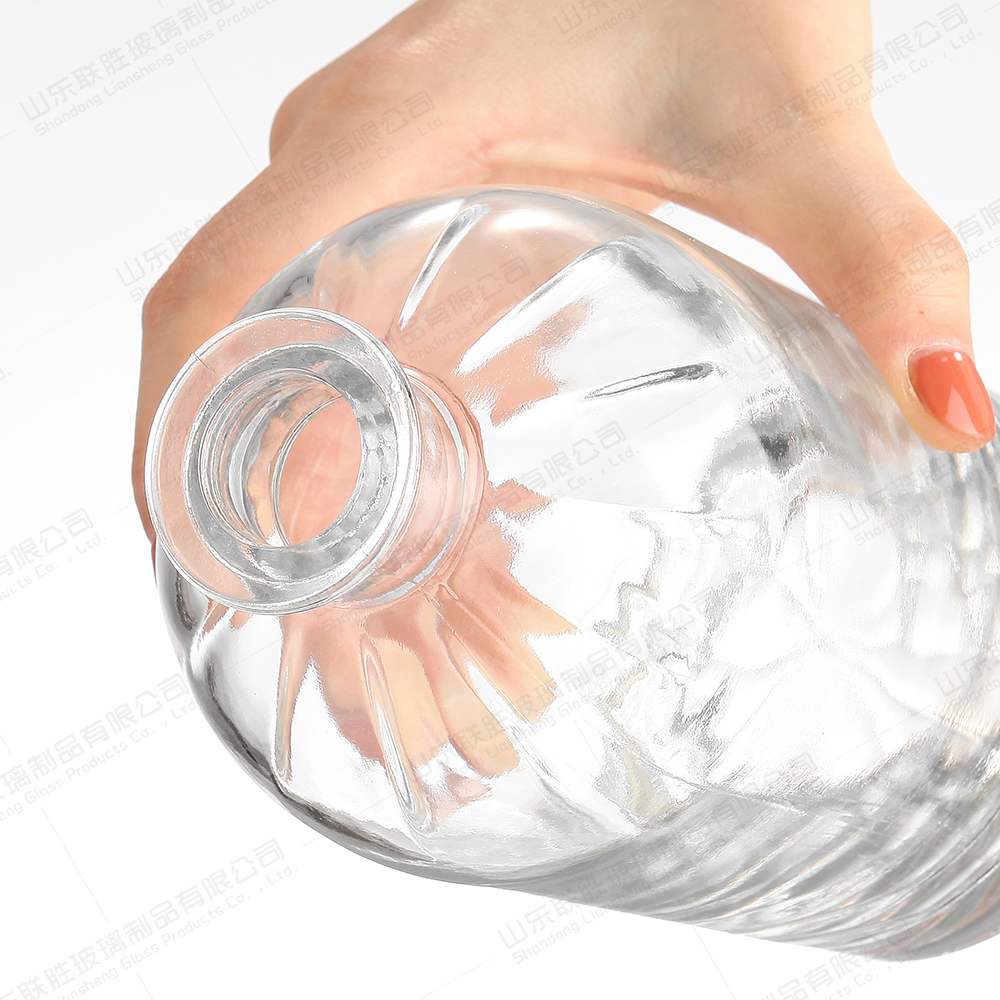 Transparent 750ML Custom Label Flint Empty Bottles Glass Spirits Large Spirit Bottle for Beverage