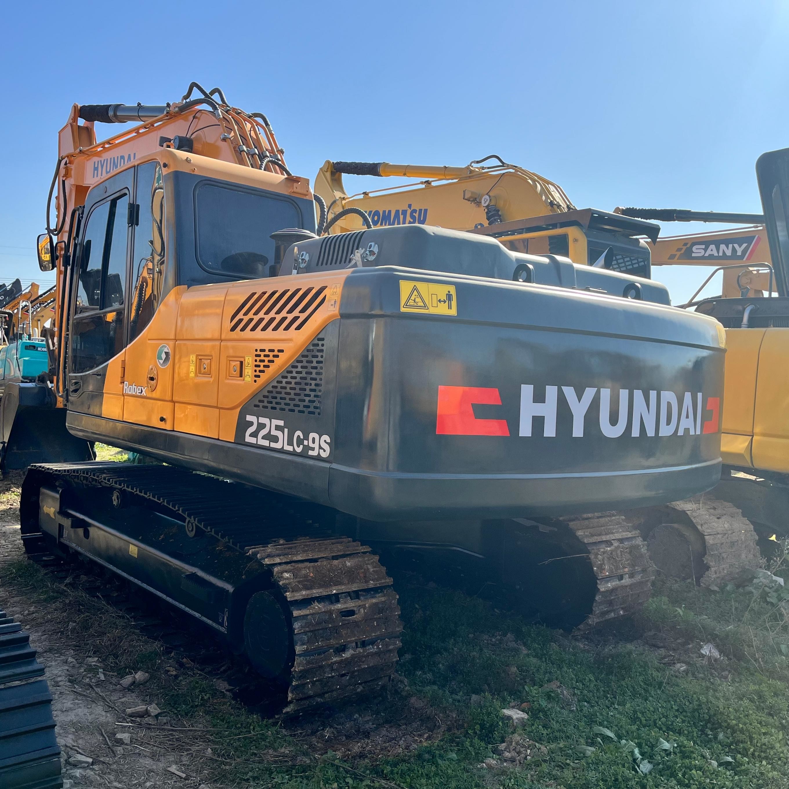 22.5 Tons Hyundai Used Excavator 225LC-9 Heavy Equipment Machine Digger