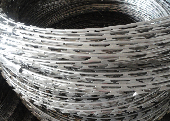 Hot Dipped Galvanized BTO22 450mmx10kg Per Roll With Clips Cross Razor Barbed Wire