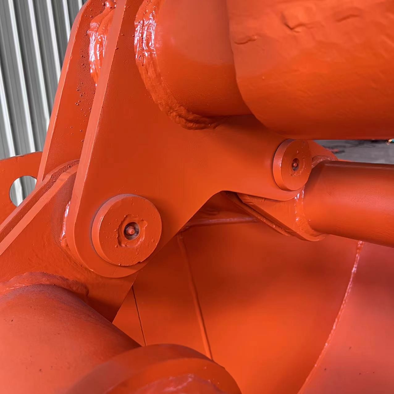 Strong Reinforcement Clamshell Excavator Bucket 28-30ton For Three-Section Telescopic Arm