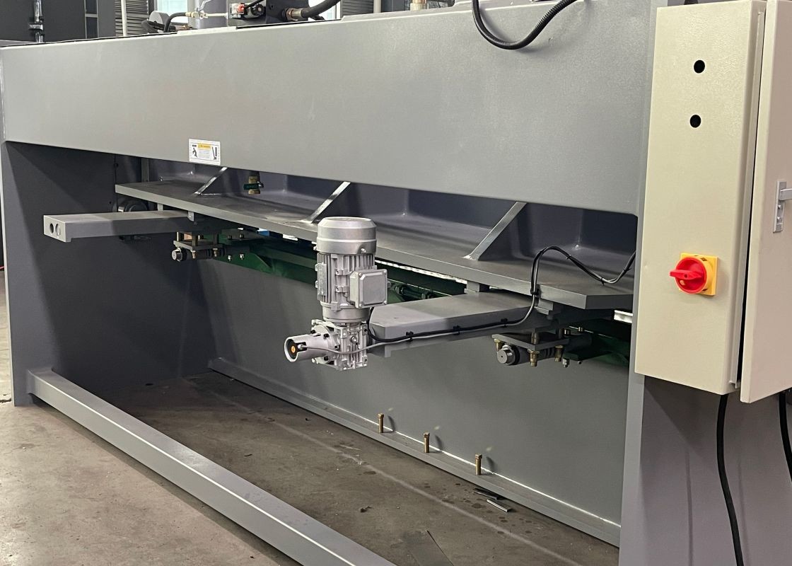 Blade Gap Adjustment Automatic Hydraulic Guillotine Shearing Machine 3200mm Blade Length