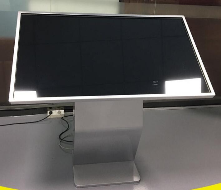 55 Inch Selfie Service Touch Screen Information Kiosk 350nits