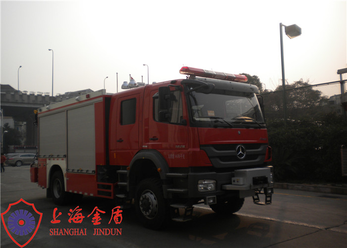 Six Seats Emergency Fire Pumper Truck , Direct Injection Engine Industrial Fire Truck