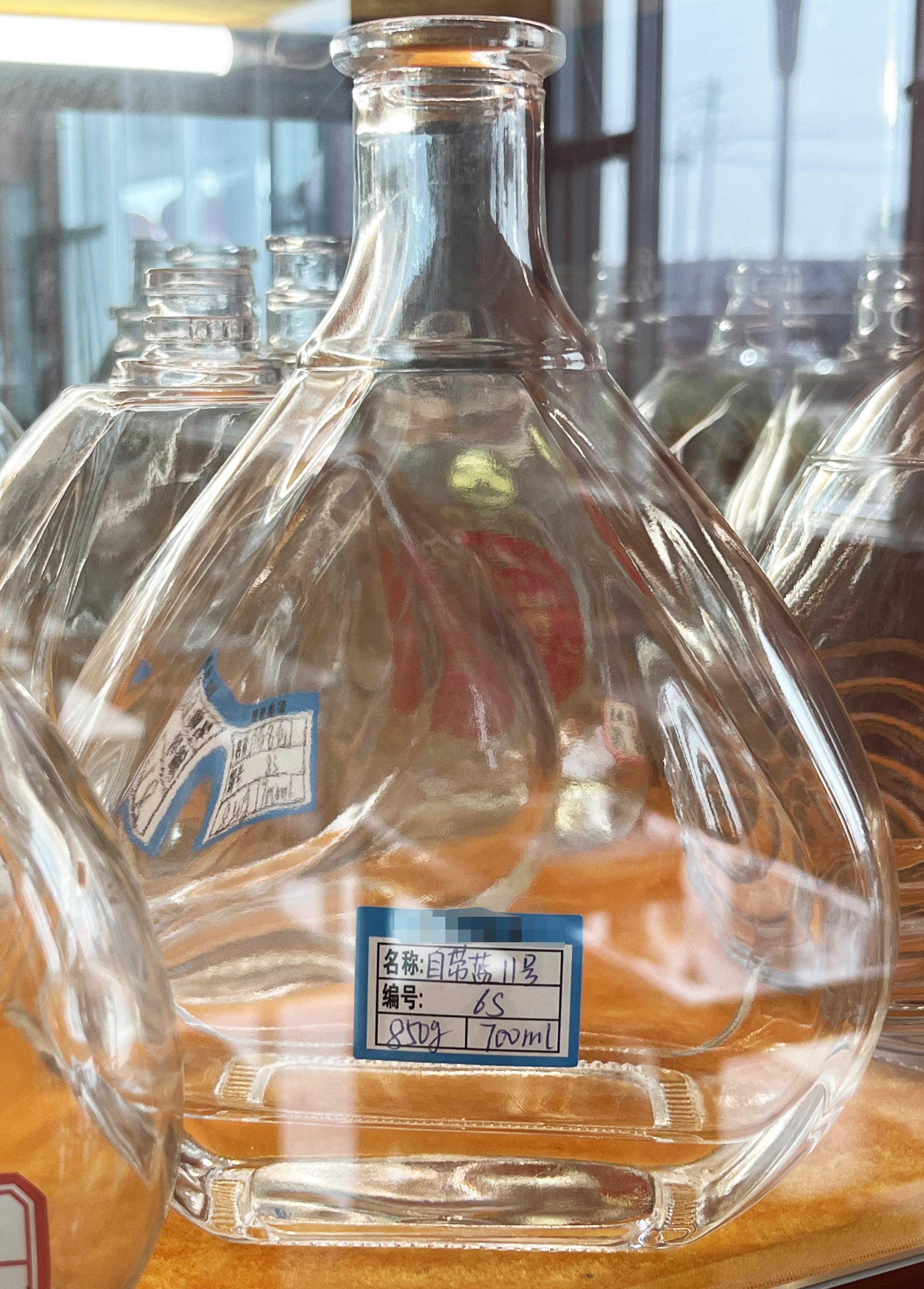 350ml 500ml 700ml 750ml Glass Bottle for Vodka Brandy Whiskey Sleek and Elegant Design