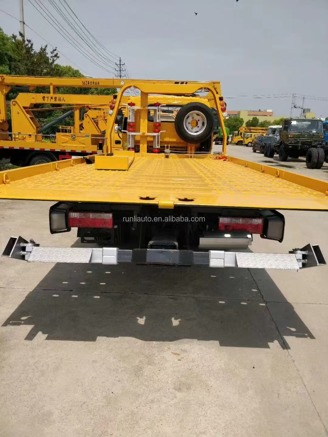 Factory Best Selling JAC V5 Wrecker Truck Single Row of Three Seats Small Mini Light Duty Flatbed Platform Tow Wrecker Truck
