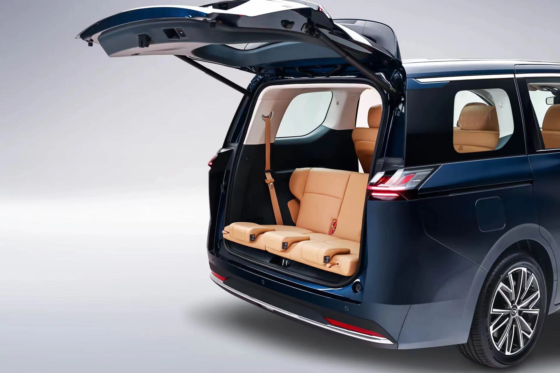 GAC Trumpchi E8 Energy 2024 Model 2.0L 150km PRO Hybrid 2.0L Engine 140HP Electric Motor 182HP Fast Charging Time h 0.5