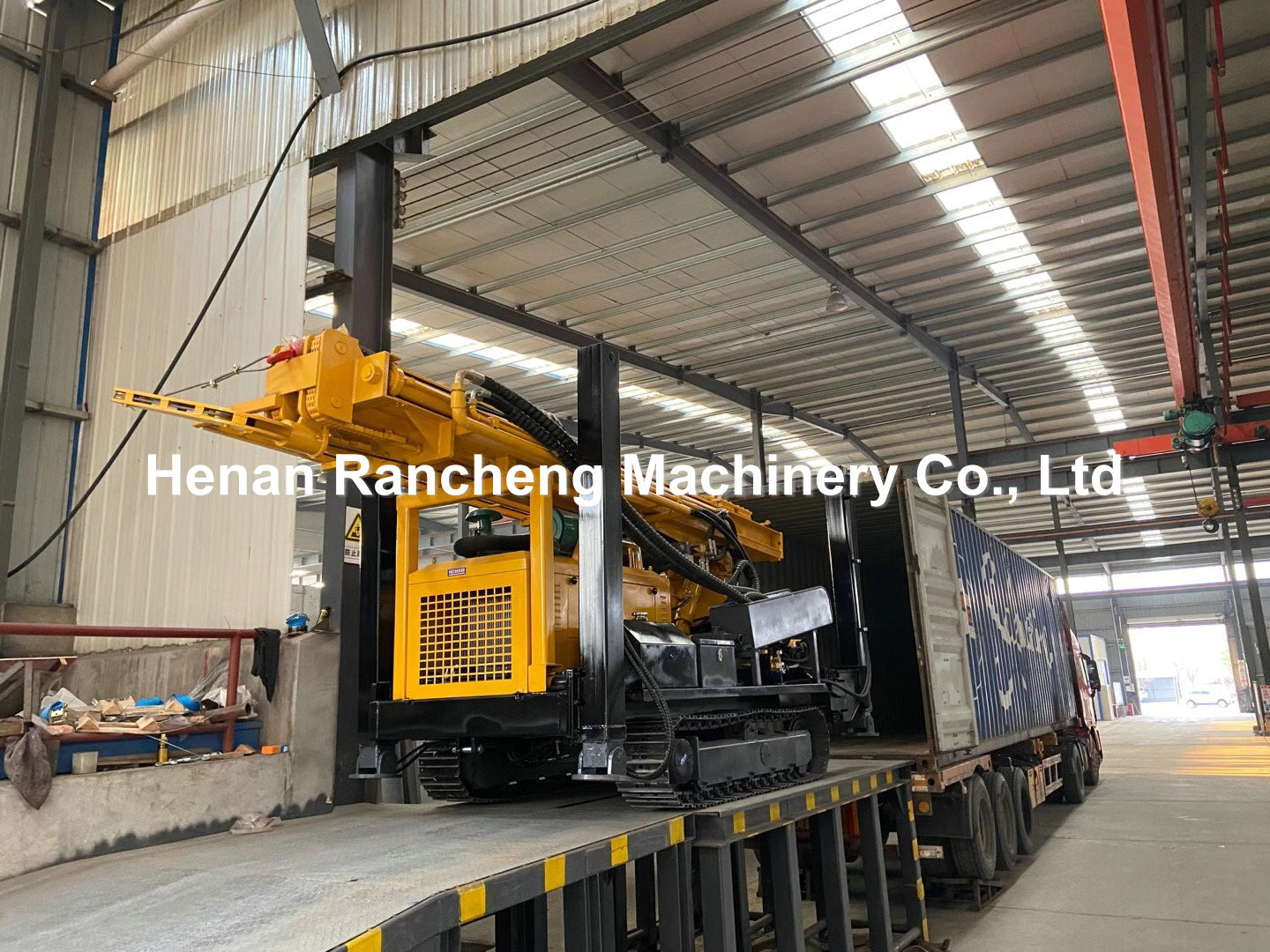 800m Depth Water Well Drilling Equipment 153KW Engine 140mm - 500mm Diameter