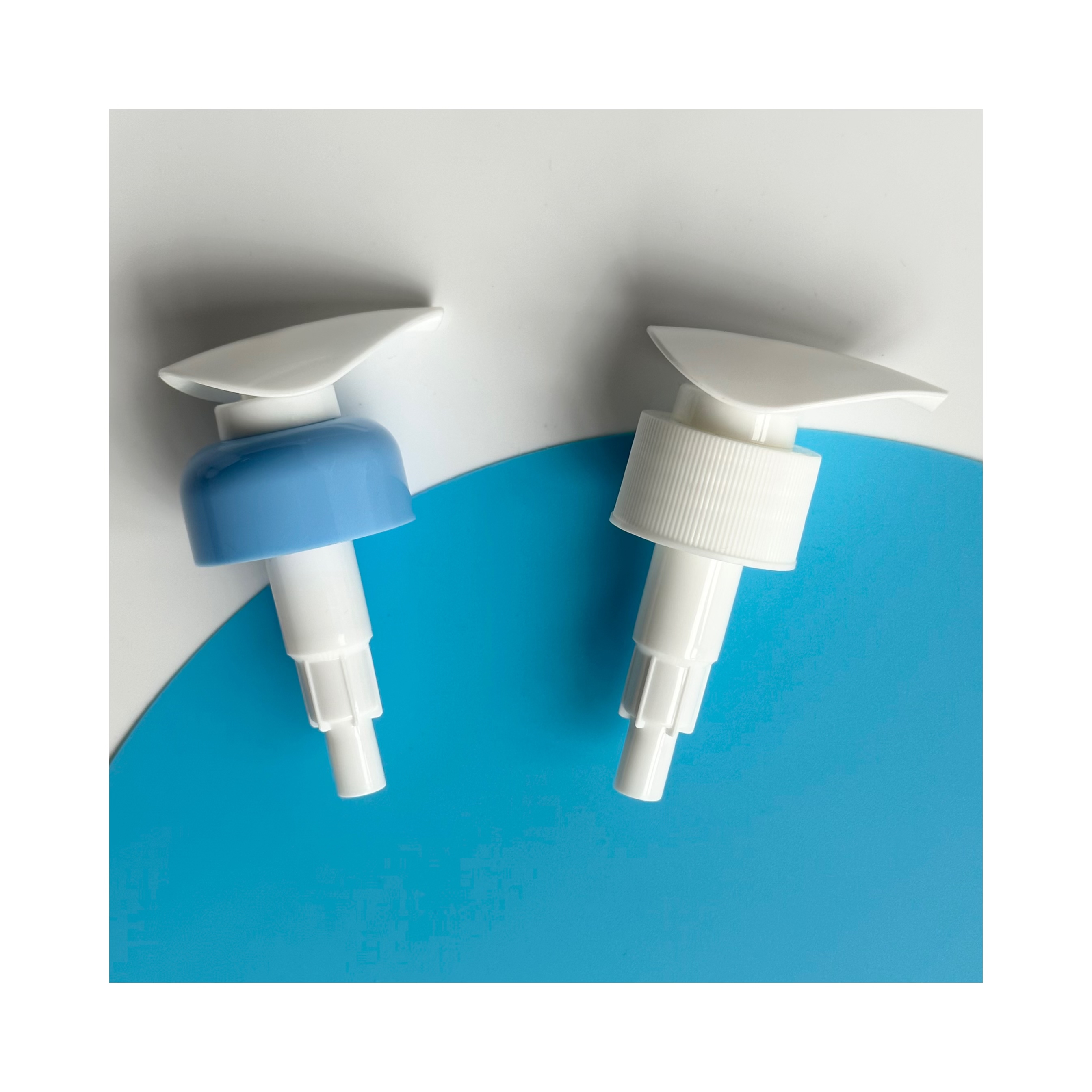 Smooth Lotion Pump for Popular Sky-Blue Bottles 28/410 Customized Double Wall Cosmetic