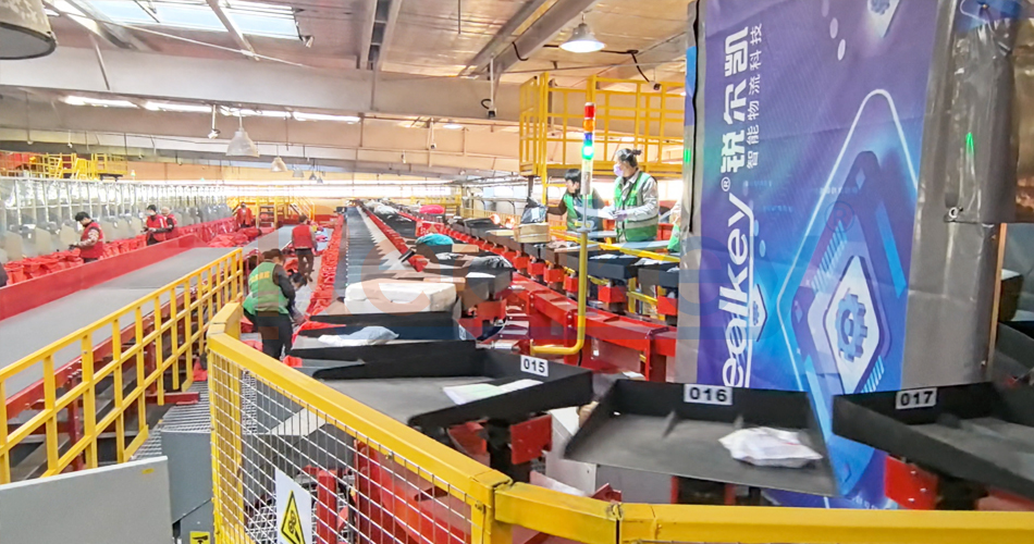 Fast Speed Tilt Tray Parcel Sorting Equipment Long Lifespan Design Easy To Upgrade