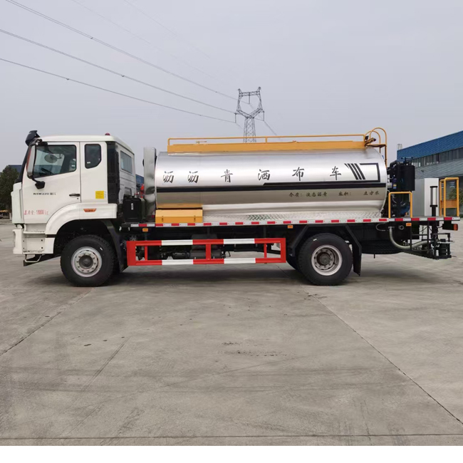New Brand 4X2 HOWO Factory Direct Supply 13 m³ Truck Asphalt Sprinkler Truck Mud Sprinkler Truck
