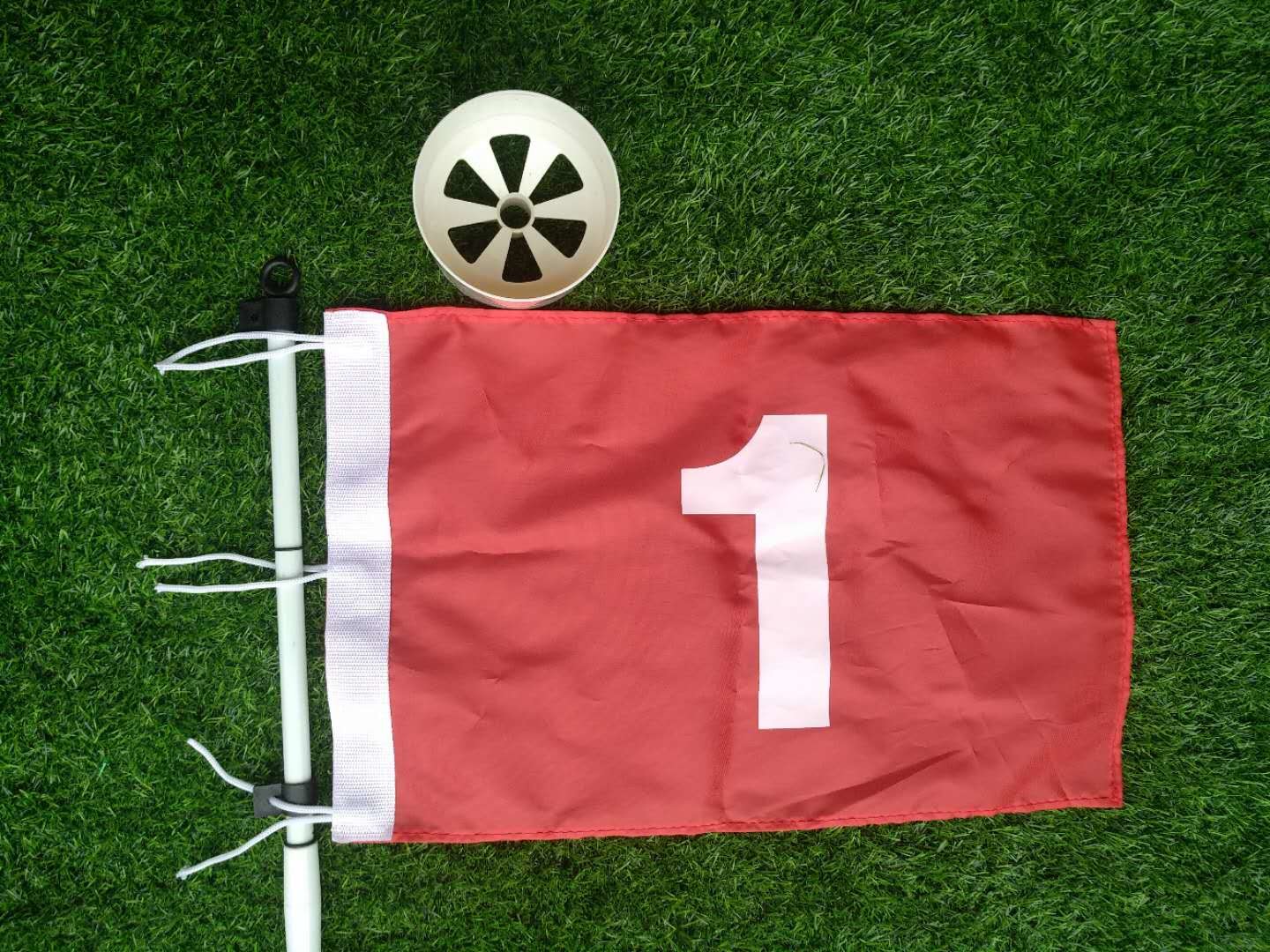 mini flag stick , golf cup , golf cups , plastic golf cup , mini flagstick , putting cup