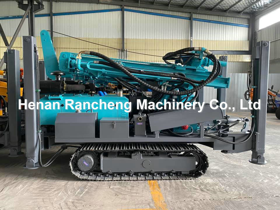 Hydraulic Crawler Water Well Drilling Machine 70KW Diesel Engine 260m Bore Depth