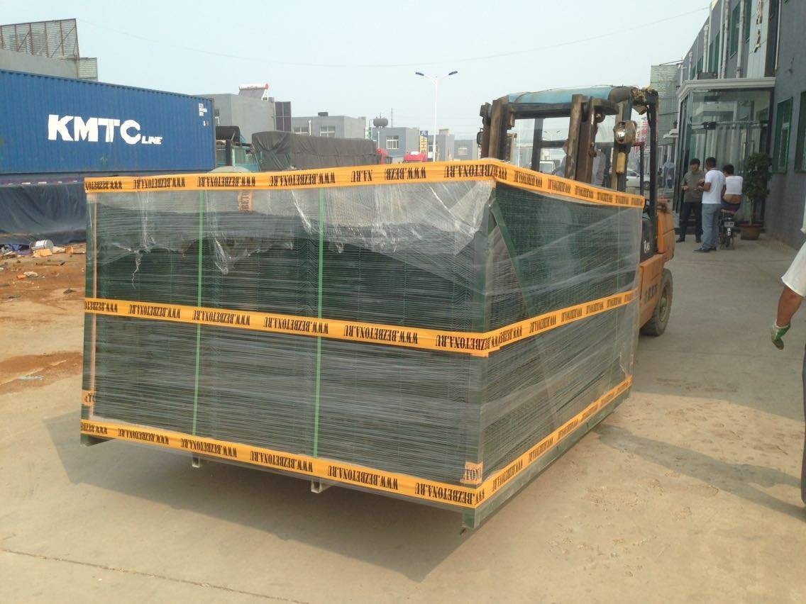 3D Wire mesh fence panel / 4 gauge hot dip galvanized wire mesh