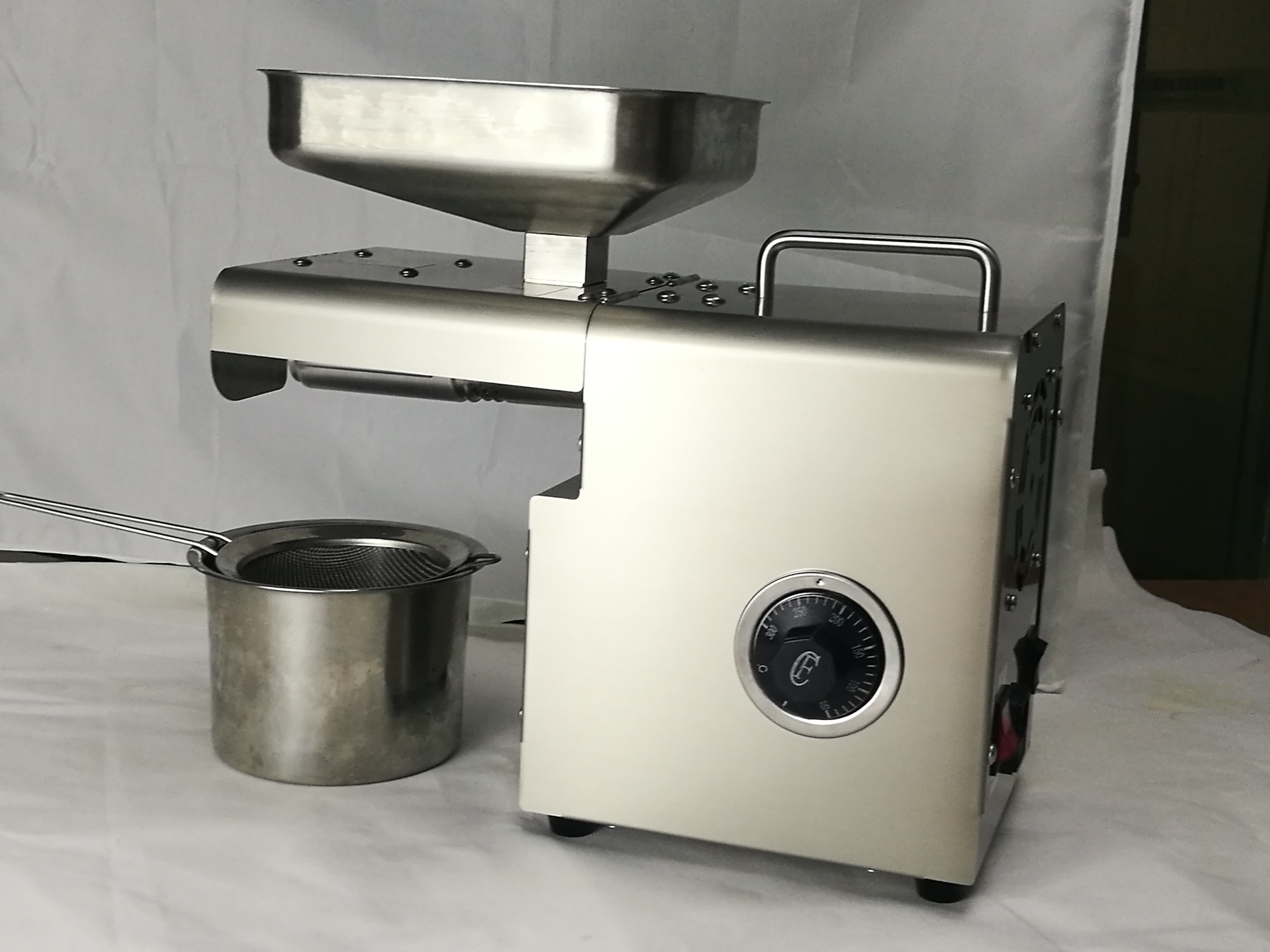 One Button Household Oil Press Machine 450W Power Stainless Steel Material